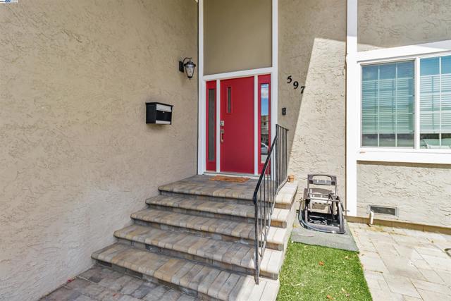 597 Singley Dr, Milpitas CA: https://media.crmls.org/mediaz/a60dae43-5792-40b5-b2b8-13fabdb753a7.jpg