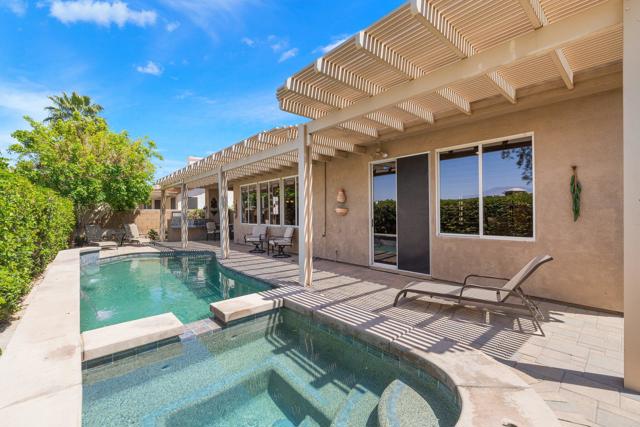 44085 Royal Troon Drive, Indio CA: https://media.crmls.org/mediaz/a60dc4a2-b32e-4b46-83b8-9ef88a07e0fc.jpg