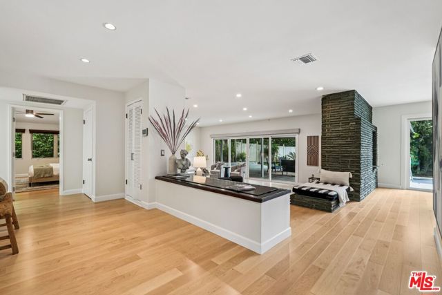 240 Oakhurst Lane, Arcadia CA: https://media.crmls.org/mediaz/a60e2f9d-8e25-4b96-bb58-3f52bc179eb8.jpg