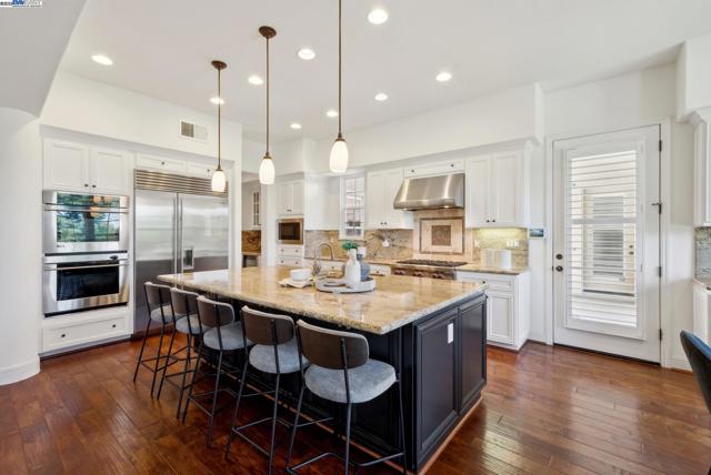 2307 Vineyard Heights Ln, Pleasanton CA: https://media.crmls.org/mediaz/a60e3d9e-e4de-48a0-9642-c407178a0d22.jpg