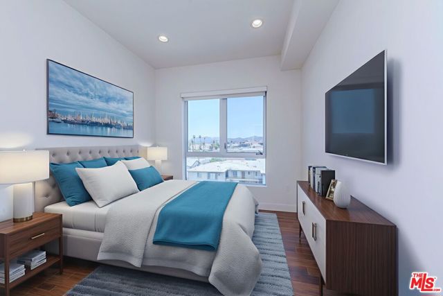 105 S Mariposa Avenue, Los Angeles CA: https://media.crmls.org/mediaz/a60e3fd2-ec8d-440e-b097-d7e95014b0b6.jpg