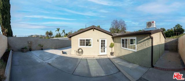 9701 Wheatland Avenue, Sunland CA: https://media.crmls.org/mediaz/a60e61a0-890d-4865-af42-813290ca7d8b.jpg