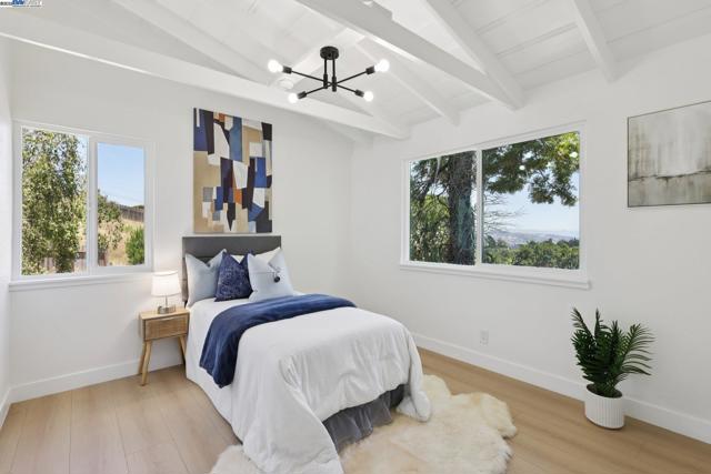 1218 Lattie Ln, Mill Valley CA: https://media.crmls.org/mediaz/a60f1e3f-615d-4d92-9534-13439287b8b2.jpg