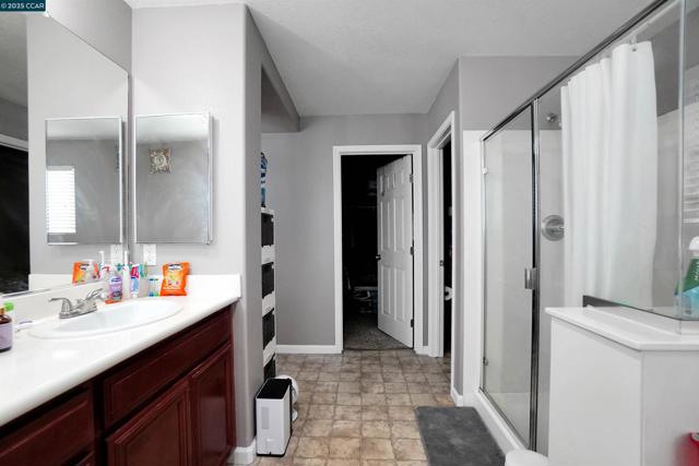 115 Montevino Ct, Oakley CA: https://media.crmls.org/mediaz/a60f274e-0762-4197-8f47-e97c29e229ea.jpg