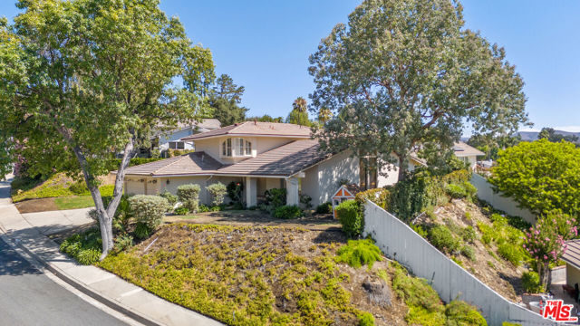 1943 Stonesgate Street, Westlake Village CA: https://media.crmls.org/mediaz/a60f538e-a893-4960-8ea8-a273fd326768.jpg