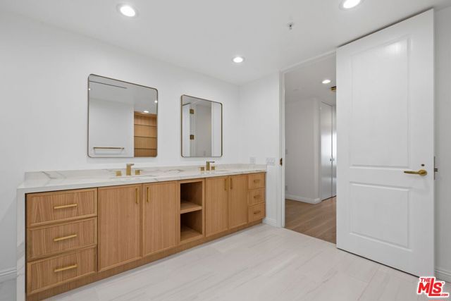 10490 Wilshire Boulevard, Los Angeles CA: https://media.crmls.org/mediaz/a60fcedd-9dc2-4a49-8275-1d8aa6284a03.jpg
