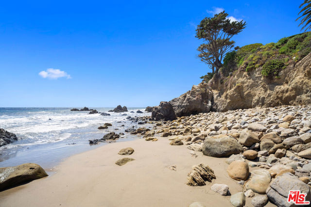 31826 Broad Beach Road, Malibu CA: https://media.crmls.org/mediaz/a60fea58-fea2-4a92-be7f-f1c522dcfd93.jpg