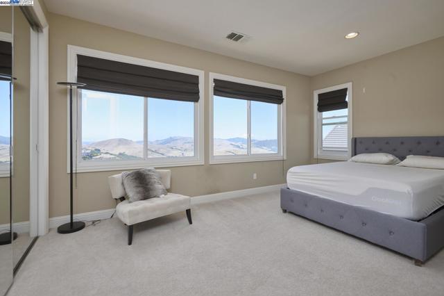3272 Ashbourne Cir, San Ramon CA: https://media.crmls.org/mediaz/a6107abb-e7d4-4f6b-81aa-b2e06a90352e.jpg