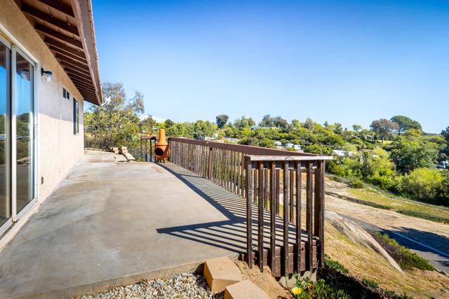 27301 Rowel Ct, Valley Center CA: https://media.crmls.org/mediaz/a61095ba-dcb0-49ab-b46f-3ae69284d066.jpg