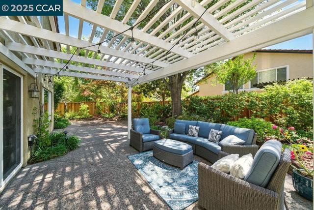 29 Blue Haven Ct, Danville CA: https://media.crmls.org/mediaz/a610a71b-abc0-4c4d-a39f-fe019a6cdaf2.jpg