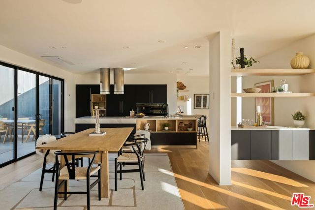 1900 Penmar Avenue, Venice CA: https://media.crmls.org/mediaz/a610bbf6-3f71-449a-af2c-4aaeca6d9619.jpg