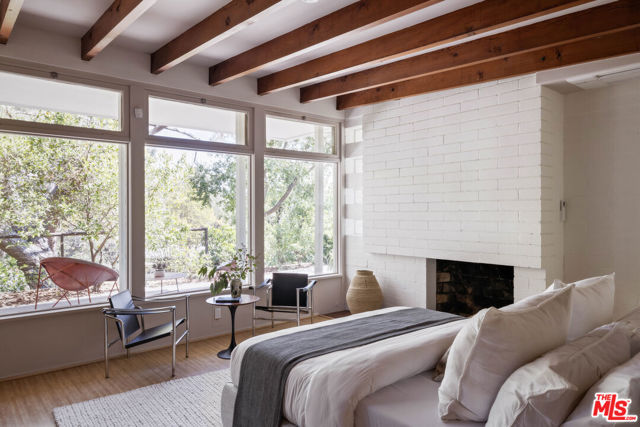 7349 Pacific View Drive, Los Angeles CA: https://media.crmls.org/mediaz/a611100a-dbaf-4758-8f6c-7f9b49f0065f.jpg