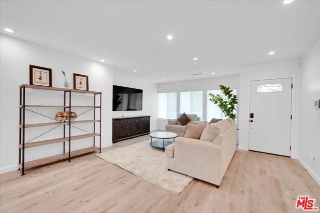 14642 Runnymede Street, Van Nuys CA: https://media.crmls.org/mediaz/a6114d51-2d19-44d2-8ea0-5fd3ace45a00.jpg