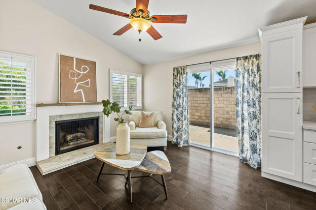 4570 N Vistapark Drive, Moorpark CA: https://media.crmls.org/mediaz/a61176e6-d8a9-4e9c-8e65-15e0dd5a80da.jpg
