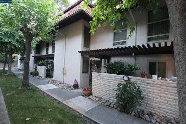 1327 Montego, Walnut Creek CA: https://media.crmls.org/mediaz/a6117b01-dfd6-4c45-a123-a4364cb509fd.jpg