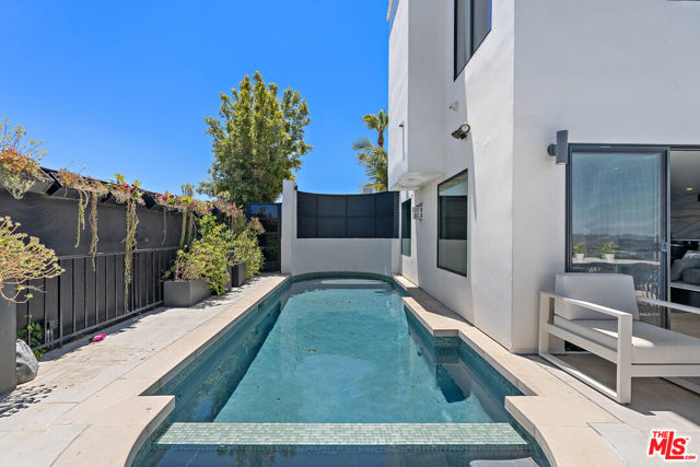 1962 Stradella Road, Los Angeles CA: https://media.crmls.org/mediaz/a611d382-0061-4abf-be76-90e6e7371d94.jpg
