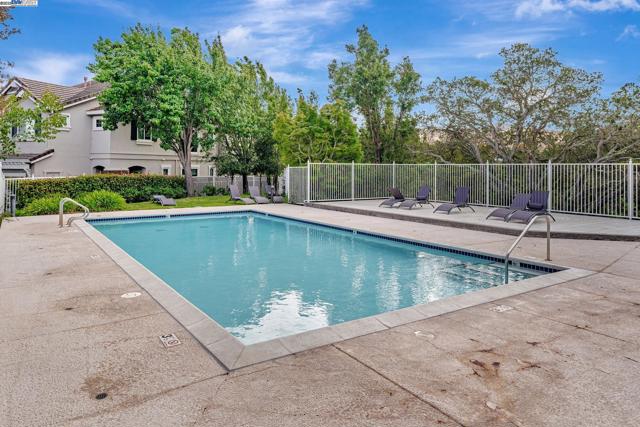 168 Shadowhill Cir, San Ramon CA: https://media.crmls.org/mediaz/a611eea3-5bbe-44c3-a9d2-8734ec5e6abc.jpg