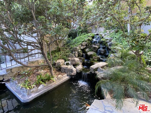 1440 Veteran Avenue, Los Angeles CA: https://media.crmls.org/mediaz/a612cd57-bd71-4760-a719-e104e5ce0167.jpg