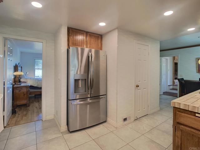 Image 11 of 30 For 10252 Oak Grove Dr