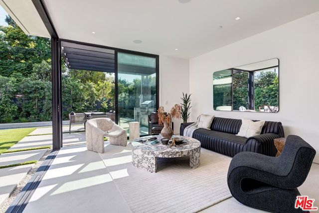 2831 Malcolm Avenue, Los Angeles CA: https://media.crmls.org/mediaz/a612ef0e-3534-4af4-b837-4c97f6c4ba89.jpg