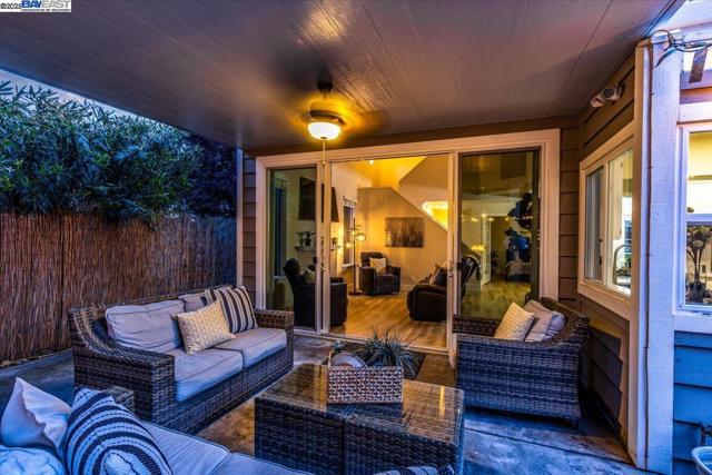 2211 Oakland Ave, Pleasanton CA: https://media.crmls.org/mediaz/a6130703-a254-41b9-a324-fb73fdf38cbb.jpg
