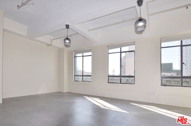 849 S Broadway, Los Angeles CA: https://media.crmls.org/mediaz/a6144257-3ad7-406f-bbb6-b01b3d04081c.jpg