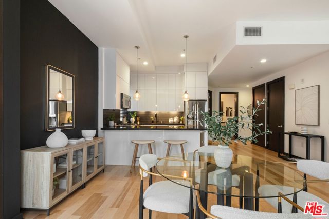 655 S Hope Street, Los Angeles CA: https://media.crmls.org/mediaz/a614428e-5e93-42b6-9c39-1e516ed13527.jpg