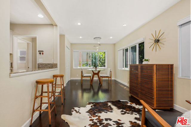 1127 15th Street, Santa Monica CA: https://media.crmls.org/mediaz/a614d25f-d152-4770-a707-81d6ed706d6b.jpg