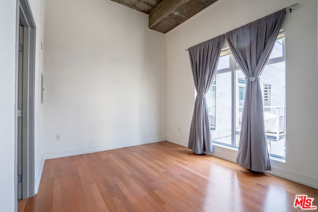 645 W 9th Street, Los Angeles CA: https://media.crmls.org/mediaz/a61566c2-4c1d-4a7b-a272-92d8c8e60ba5.jpg