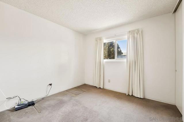 152 Leoma Ln, Chula Vista CA: https://media.crmls.org/mediaz/a6157172-c779-4e31-822b-9359abfdcf65.jpg