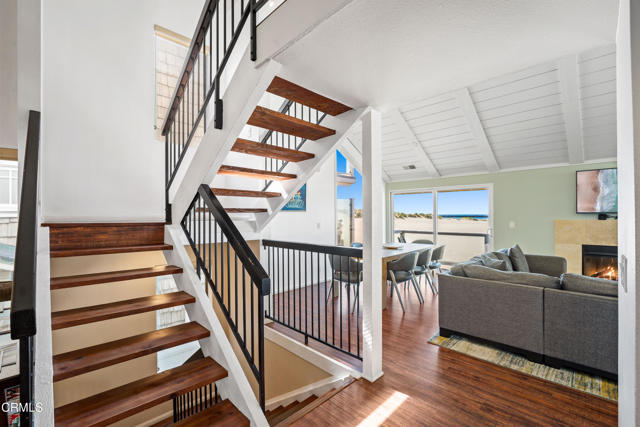 Detail Gallery Image 4 of 38 For 3371 Ocean Dr, Oxnard,  CA 93035 - 4 Beds | 3 Baths