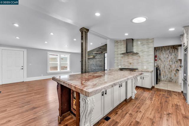 189 Suez Dr, Pacheco CA: https://media.crmls.org/mediaz/a615fe2e-caf9-432c-bc43-99d18eadf7b4.jpg