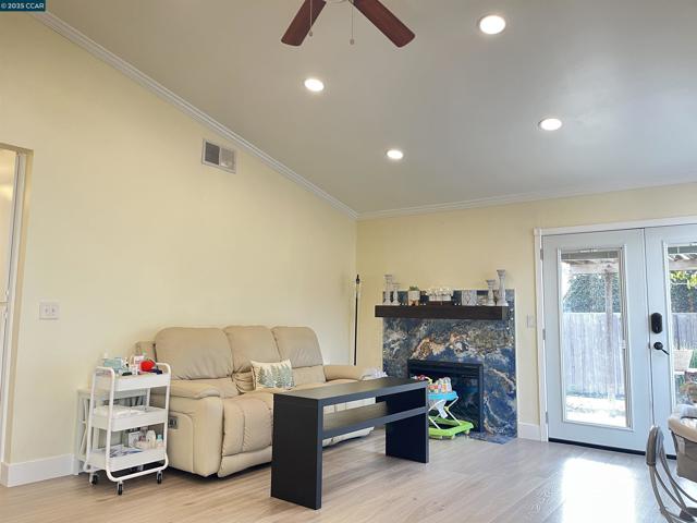 120 Bonita Ct, Rodeo CA: https://media.crmls.org/mediaz/a6164774-9740-4c79-8eeb-8a4998201c17.jpg