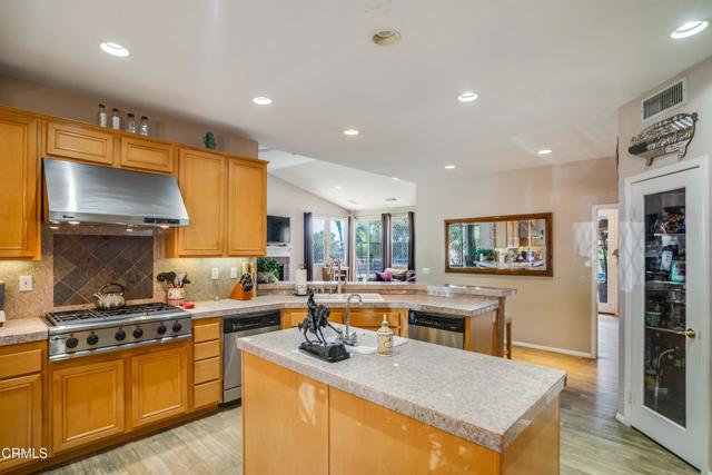 35135 Caprock Road, Santa Clarita CA: https://media.crmls.org/mediaz/a6170b86-1b9a-4fee-9d54-a0d5a869aec0.jpg