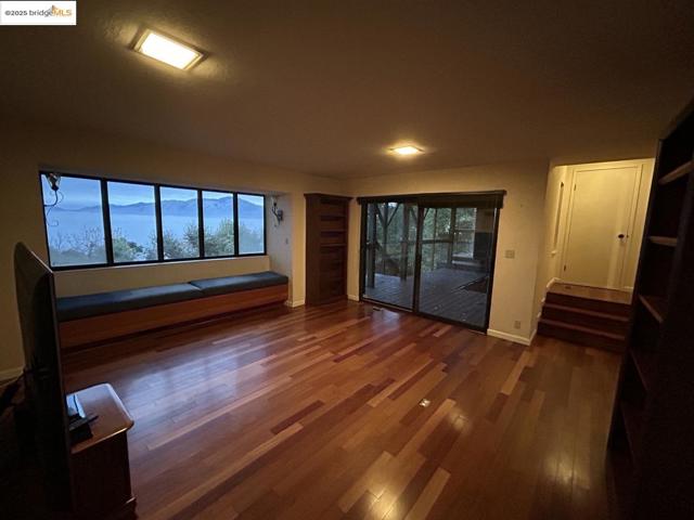 371 Montair DR, Danville CA: https://media.crmls.org/mediaz/a6170ca4-a06a-4e88-a2e5-5f29c63e06f5.jpg