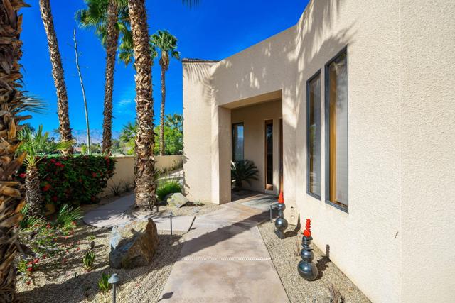1 Birkdale Circle, Rancho Mirage CA: https://media.crmls.org/mediaz/a617e450-90a7-4d56-bde8-851495360371.jpg