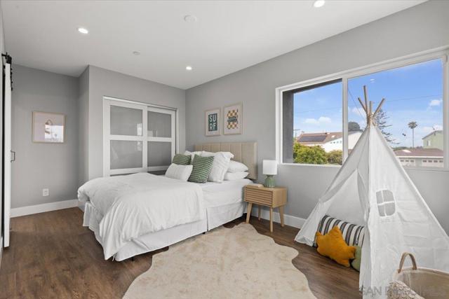 914 10th St, Imperial Beach CA: https://media.crmls.org/mediaz/a617f57a-bb86-4a34-aae5-7534f20e85c3.jpg