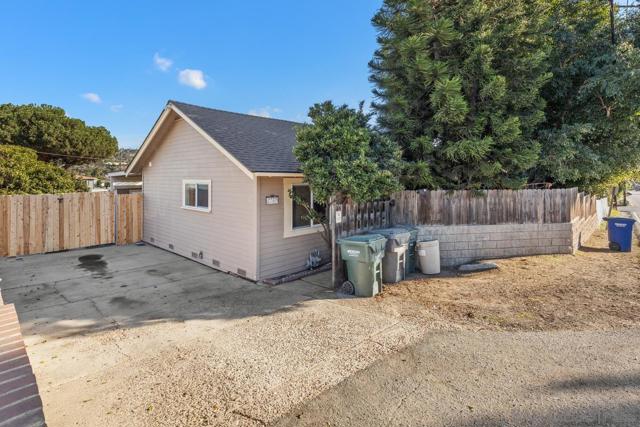 2707 Sweetwater Rd, Spring Valley CA: https://media.crmls.org/mediaz/a61816fe-72cf-43e8-b2f1-7203cfec7ebb.jpg