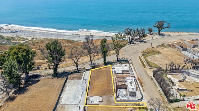 15419 Via De Las Olas, Pacific Palisades CA: https://media.crmls.org/mediaz/a6181b48-732a-486d-abcf-84bc1f1d4c38.jpg