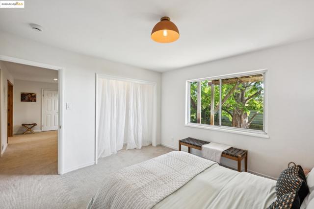 1310 Grizzly Peak Blvd, Berkeley CA: https://media.crmls.org/mediaz/a6192d61-cdd5-43e7-8b1f-ebdeb2bf077e.jpg