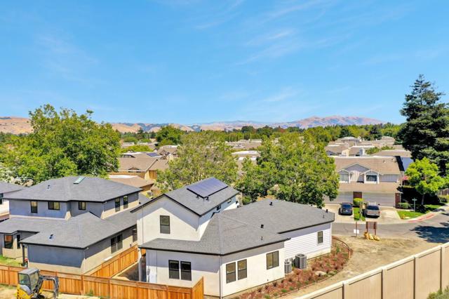 3805 Bobwhite Terrace, Fremont CA: https://media.crmls.org/mediaz/a6197d28-e80b-4c28-952e-a690d5f415dd.jpg