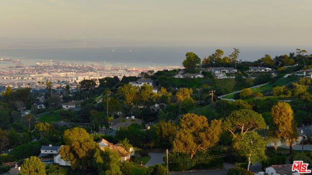 4 Buckboard Lane, Rolling Hills CA: https://media.crmls.org/mediaz/a6198c04-fa62-41ca-b6a8-8484425de574.jpg