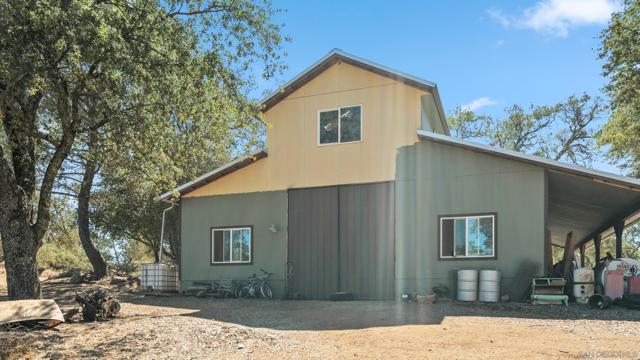 25218 Black Canyon Rd, Santa Ysabel CA: https://media.crmls.org/mediaz/a61b139d-63e3-474b-bf93-0e471f53f22f.jpg