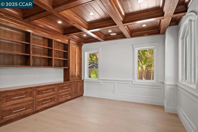 74 Middlefield Rd, Atherton CA: https://media.crmls.org/mediaz/a61b13fb-1db9-43a7-9a94-97897d60d258.jpg