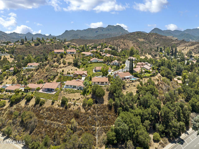 2031 Channelford Road, Westlake Village CA: https://media.crmls.org/mediaz/a61c0ea0-438e-4655-b825-a733633d4ede.jpg