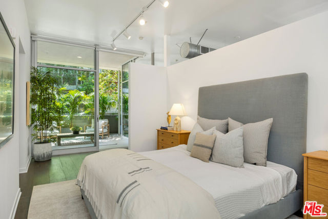 4080 Glencoe Avenue, Marina del Rey CA: https://media.crmls.org/mediaz/a61c2eab-e678-4b96-8b4d-26b1c31cbbfc.jpg