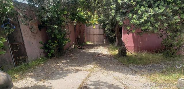 815 Reed Avenue, San Diego CA: https://media.crmls.org/mediaz/a61c6759-65e9-4015-8c2d-d9ab44d8e5eb.jpg