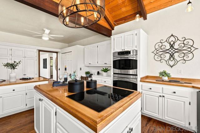 1308 Lakedale Rd, Santa Ysabel CA: https://media.crmls.org/mediaz/a61c7fe6-50fa-4b39-abad-b21405ebc9ca.jpg