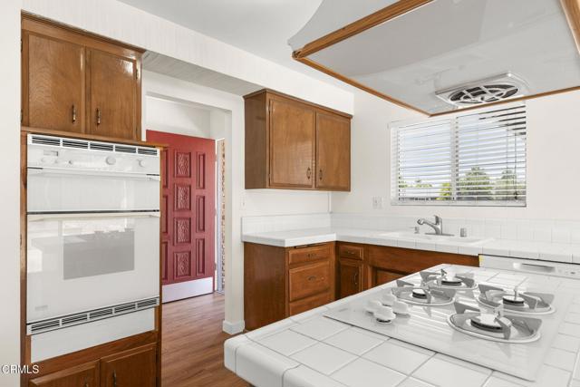 220 Lantana Street, Camarillo CA: https://media.crmls.org/mediaz/a61c8758-f68b-4a80-9a69-3e0cd967cf47.jpg