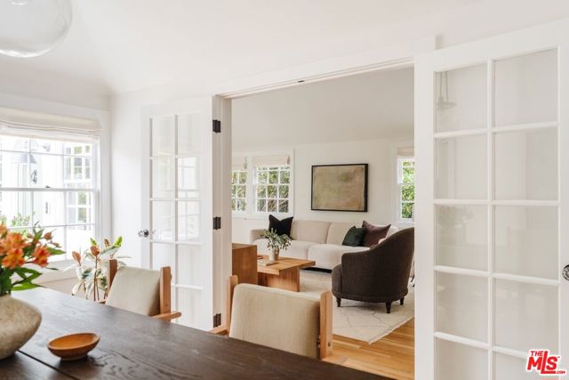 226 N Arden Boulevard, Los Angeles CA: https://media.crmls.org/mediaz/a61d3a62-7020-43e7-8986-9a81387f8f39.jpg